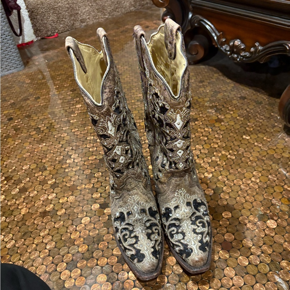 Corral Black and Cream Embroidered Heeled Boots